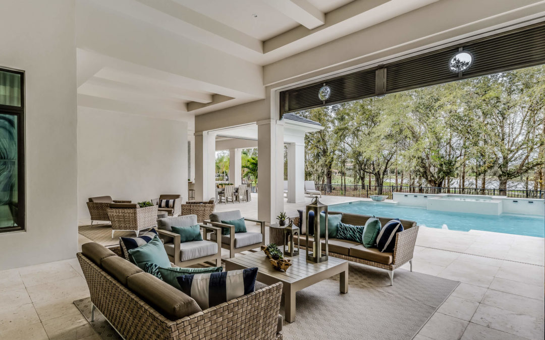 How Retractable Screens Work in Central Florida